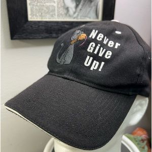 ‘Never Give Up’ cat eating mouse hat